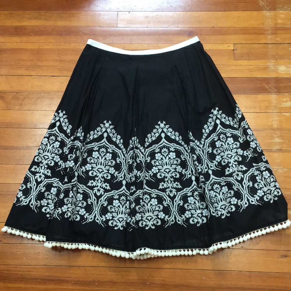 Fabulous LOFT skirt with ball fringe
